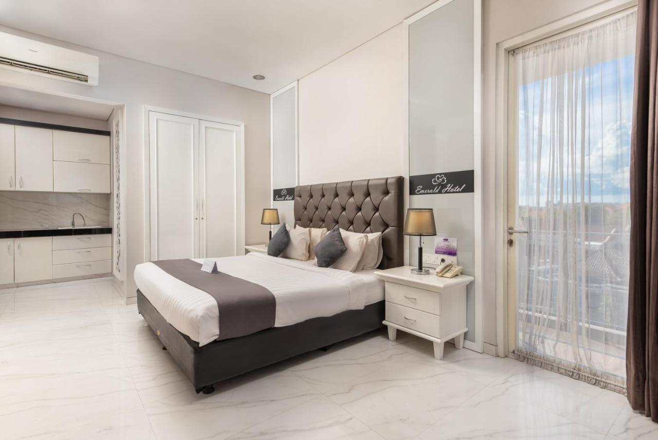 Life Emerald Hotel سورابايا المظهر الخارجي الصورة
