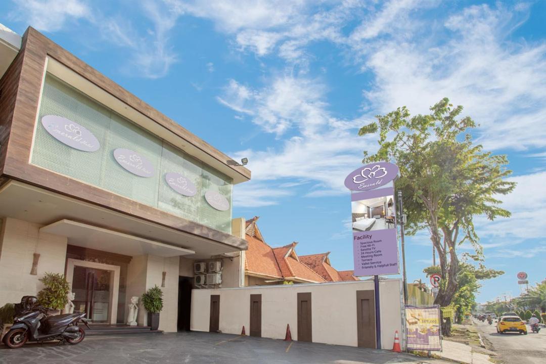 Life Emerald Hotel سورابايا المظهر الخارجي الصورة