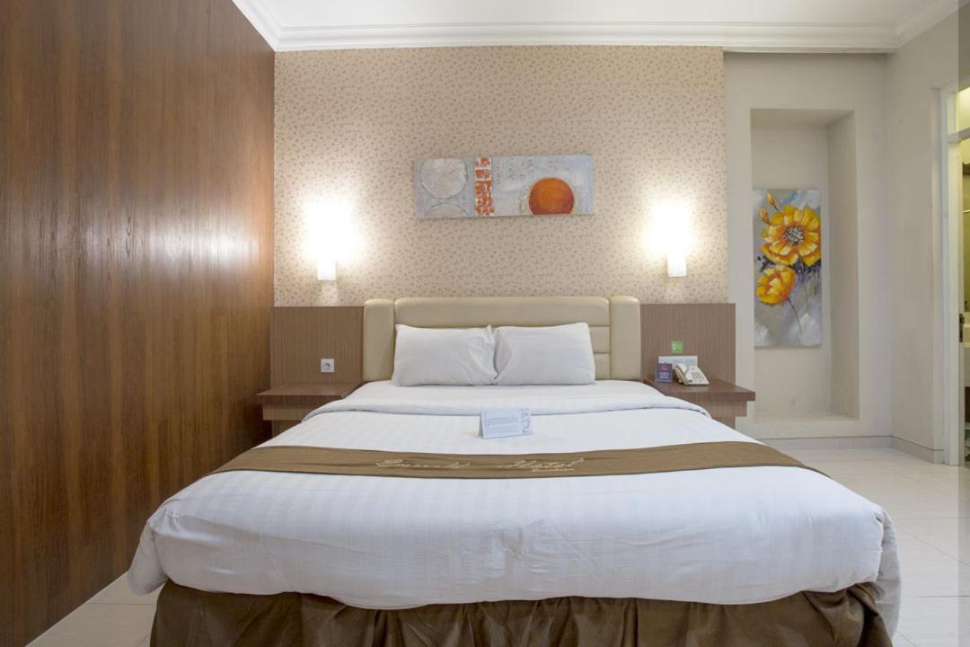 Life Emerald Hotel سورابايا المظهر الخارجي الصورة