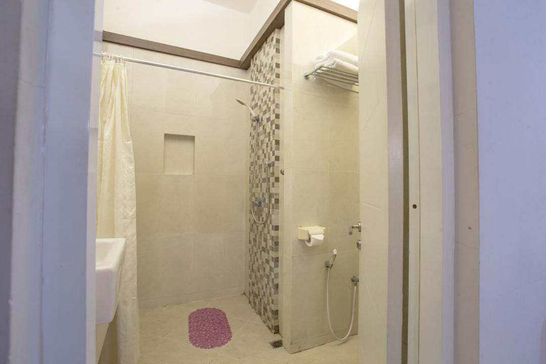 Life Emerald Hotel سورابايا المظهر الخارجي الصورة