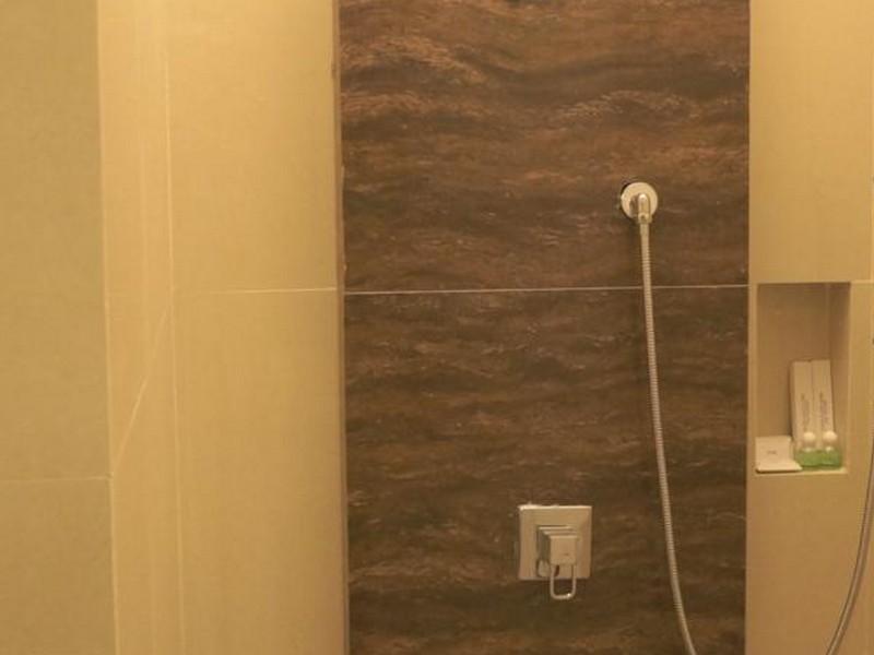 Life Emerald Hotel سورابايا المظهر الخارجي الصورة